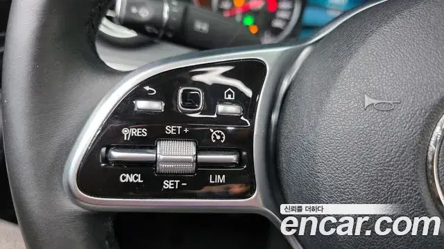 Mercedes-Benz C-Class 2019 — Şəkil 31/32