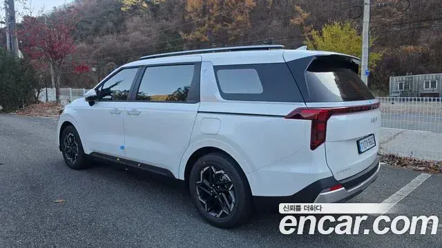 Kia Carnival 2025 — Şəkil 3/7