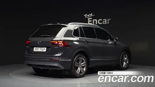 Volkswagen Tiguan 2018 — ფოტო 6/20
