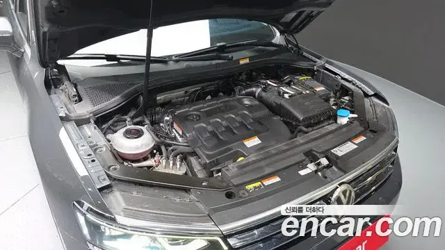Volkswagen Tiguan 2018 — ფოტო 13/20