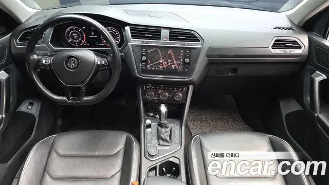 Volkswagen Tiguan 2018 — ფოტო 7/20