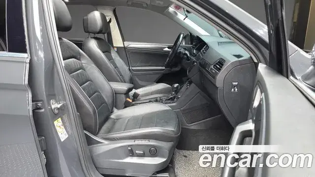 Volkswagen Tiguan 2018 — ფოტო 9/20