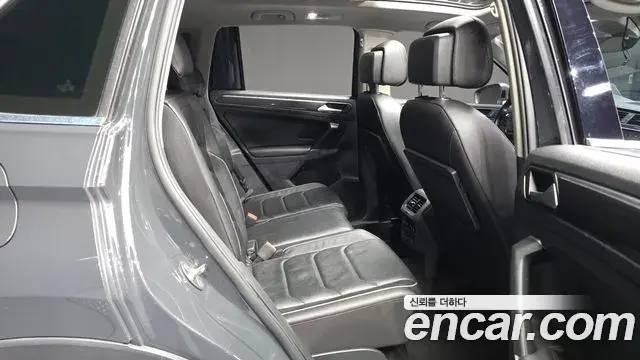 Volkswagen Tiguan 2018 — ფოტო 5/20