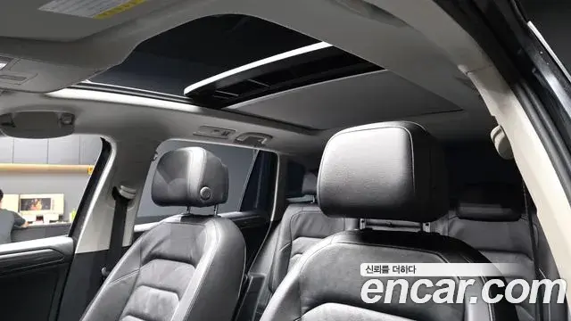 Volkswagen Tiguan 2018 — ფოტო 18/20
