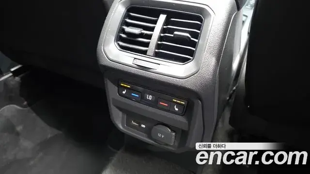 Volkswagen Tiguan 2018 — ფოტო 16/20