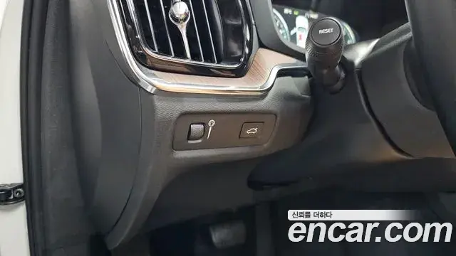 Volvo S60 2021 — Photo 5/40