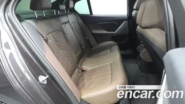 BMW 5 Series 2023 — Фото 12/20