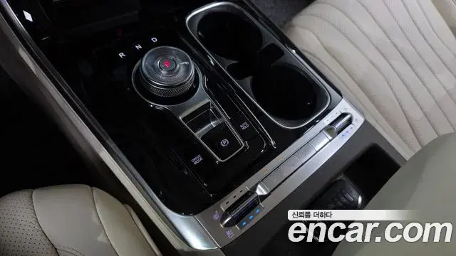 Kia Carnival 2022 — ფოტო 8/20