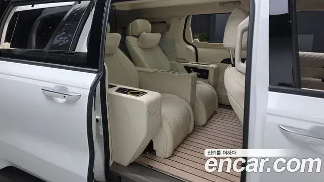 Kia Carnival 2022 — ფოტო 19/20