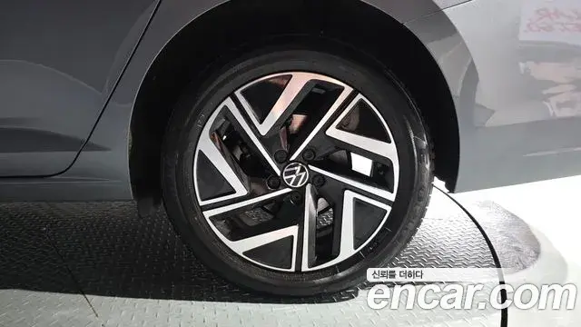 Volkswagen Jetta 2024 — Şəkil 32/36
