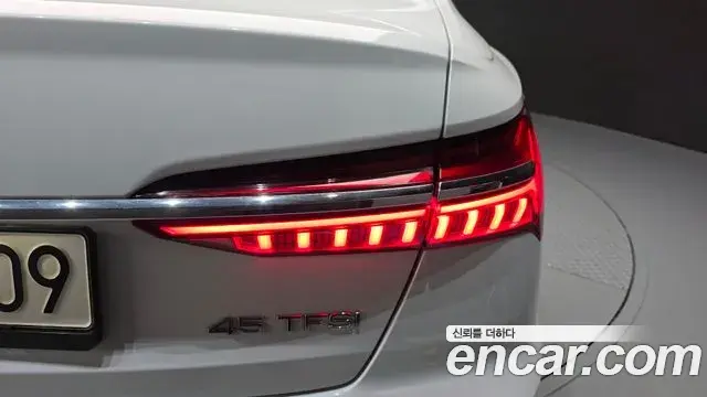 Audi A6 2021 — ფოტო 11/32