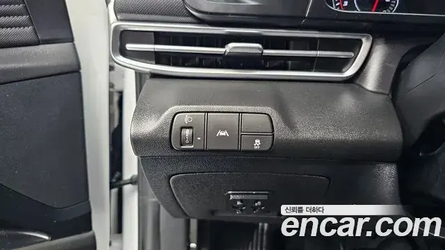 Hyundai The New Avante Hybrid 2023 — Photo 21/30