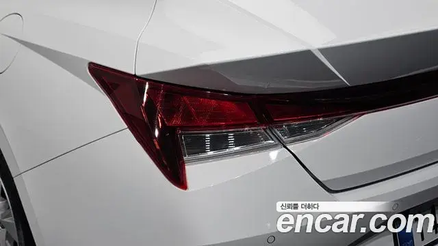Hyundai The New Avante Hybrid 2023 — Photo 7/30