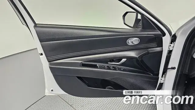Hyundai The New Avante Hybrid 2023 — Photo 18/30