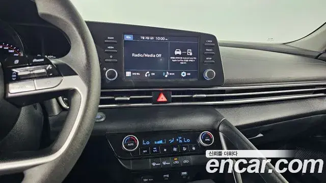 Hyundai The New Avante Hybrid 2023 — Photo 16/30