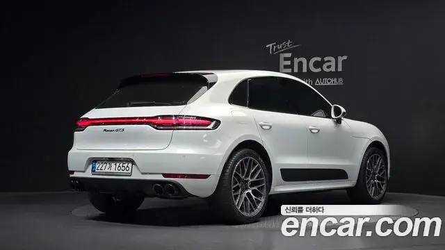 Porsche Macan 2020 — Photo 2/20