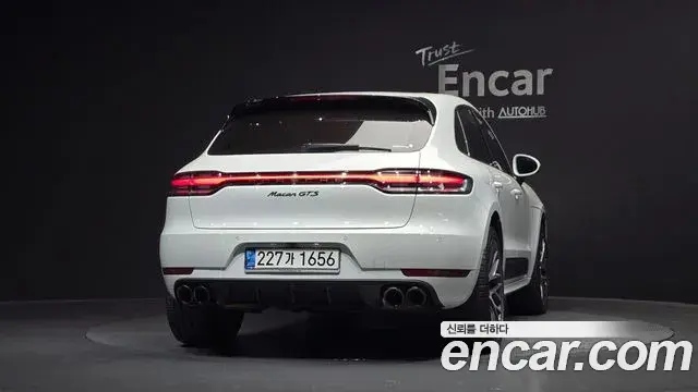 Porsche Macan 2020 — Photo 4/20