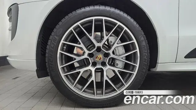 Porsche Macan 2020 — Photo 5/20