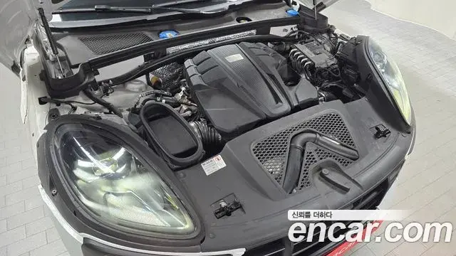 Porsche Macan 2020 — Photo 6/20