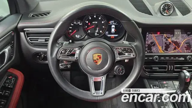 Porsche Macan 2020 — Photo 12/20