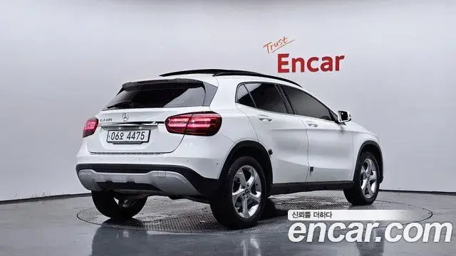 Mercedes-Benz GLA-Class 2018 — Şəkil 6/32