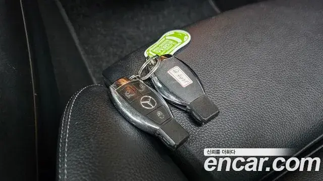 Mercedes-Benz GLA-Class 2018 — Şəkil 28/32