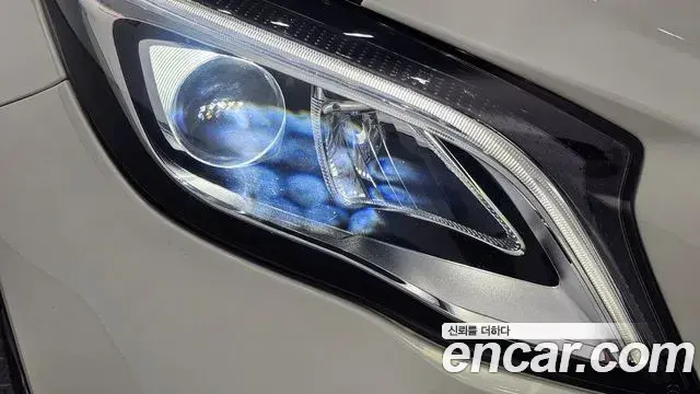 Mercedes-Benz GLA-Class 2018 — Şəkil 20/32