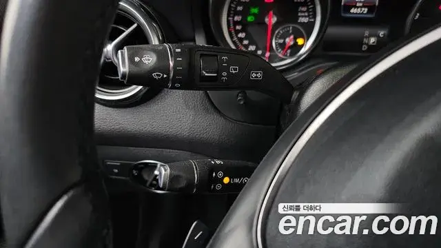 Mercedes-Benz GLA-Class 2018 — Şəkil 1/32