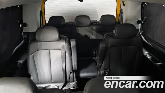Hyundai Staria 2024 — Photo 13/20