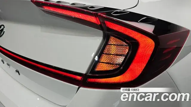 Hyundai Sonata Hybrid 2019 — Photo 7/30