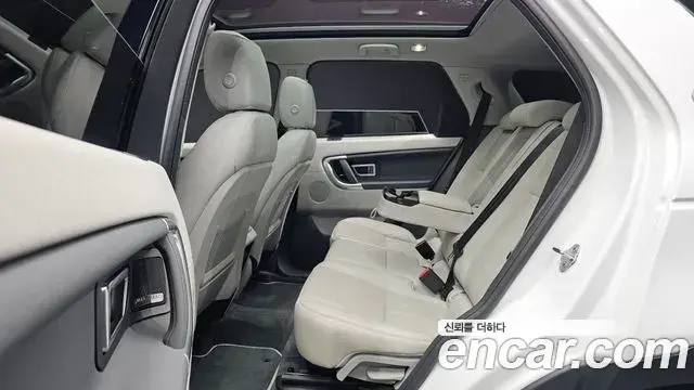 Land Rover Discovery Sport 2019 — Photo 1/20