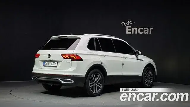 Volkswagen Tiguan 2021 — Photo 2/20