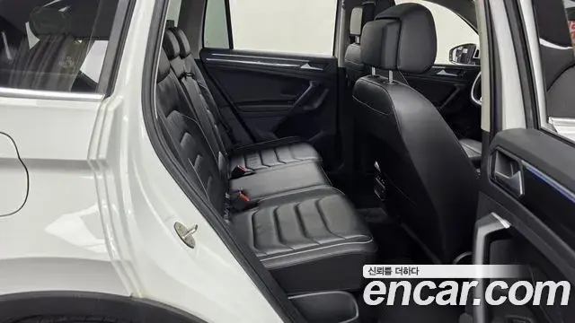 Volkswagen Tiguan 2021 — Photo 12/20