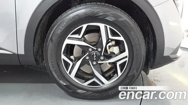 Kia Sportage 2022 — Photo 8/28
