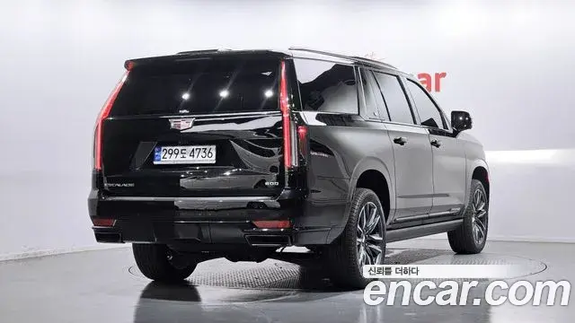 Cadillac Escalade 2023 — Photo 2/20