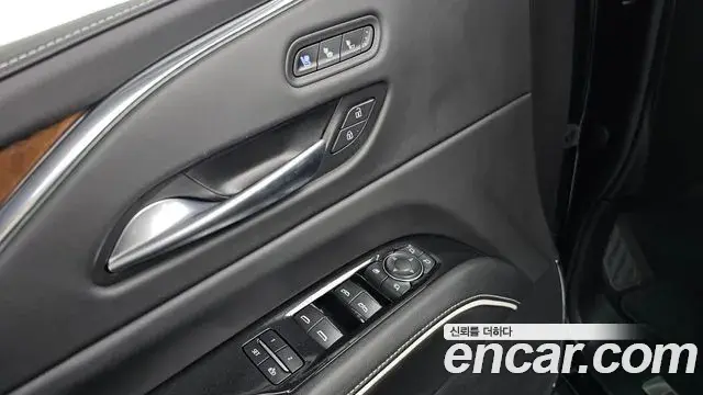 Cadillac Escalade 2023 — Photo 19/20