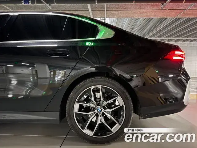 BMW 5 Series 2025 — Şəkil 14/15