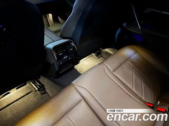 BMW 5 Series 2025 — Şəkil 11/15