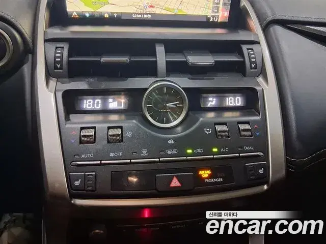 Lexus NX300h 2018 — Photo 15/20