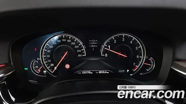 BMW 5 Series 2018 — Фото 8/20