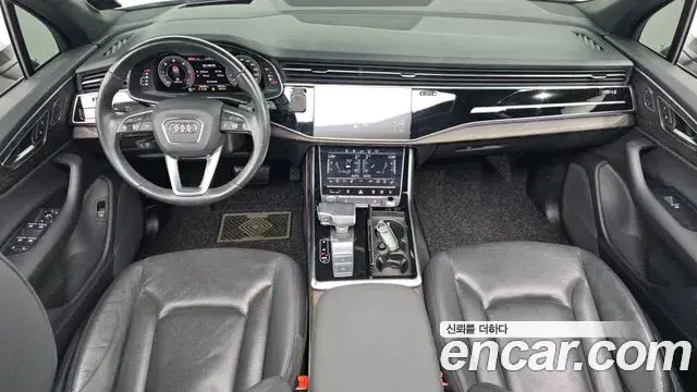 Audi Q7 2020 — Şəkil 33/34