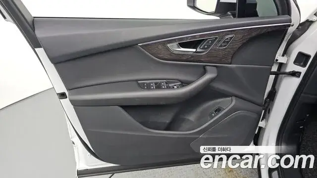 Audi Q7 2020 — Şəkil 15/34