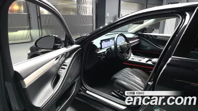 Genesis Electrified G80 2024 — Photo 10/20