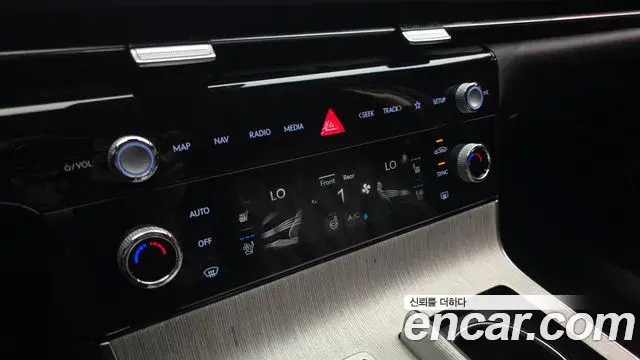 Genesis Electrified G80 2024 — Photo 17/20
