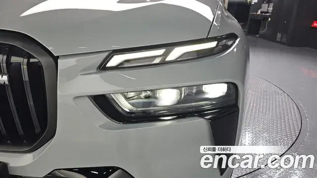 BMW X7 2024 — ფოტო 19/33