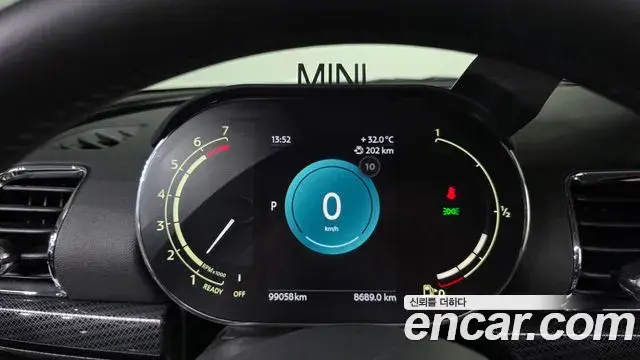 Mini Cooper Clubman 2021 — Фото 8/20
