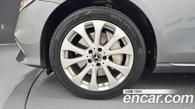 Mercedes-Benz E-Class 2019 — Şəkil 30/39