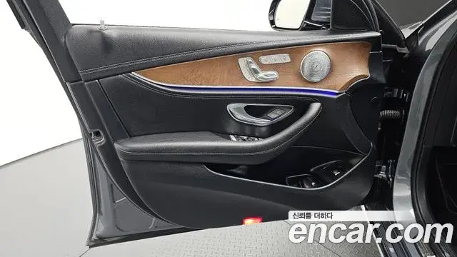 Mercedes-Benz E-Class 2019 — Şəkil 34/39