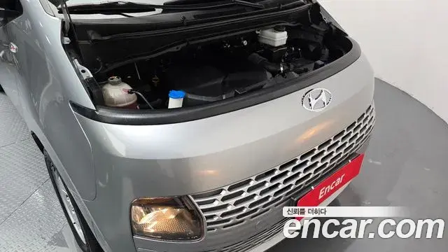 Hyundai Staria 2023 — ფოტო 2/20