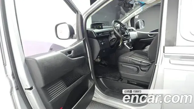 Hyundai Staria 2023 — ფოტო 16/20